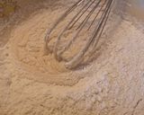 Foto del passaggio 4 della ricetta Plumcake con crema di gelsi e fragole