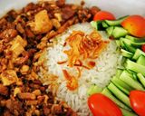 รูปขั้นตอนการทำที่ 5 ของ ข้าวผัดดอกขจรกุนเชียงเพิ่มไข่ดาว