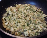 Foto del paso 4 de la receta: Rape al ajo y perejil con patatas a la pimienta