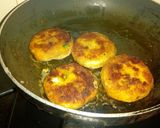 A picture of step 8 of Egg potato kabab.