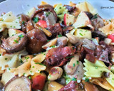Foto del paso 6 de la receta: Ensalada de farfalle tricolor con setas, alga dulse y manzana