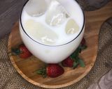 Foto langkah ke 4 dari resep Korean Strawberry Milk.