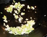 Foto del paso 2 de la receta: Chaufa de vienesas