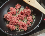 Foto del paso 4 de la receta: Pimientos rellenos de carne con salsa de trufa. 🫑🌶️