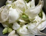 Foto langkah ke 1 dari resep Tumis Bunga Turi Putih.