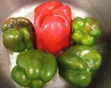 Foto del paso 1 de la receta: Pimientos asados en la Olla a Presión o Exprés y aliño