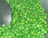 A picture of step 1 of Fry Matar Aloo.
