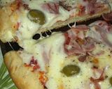 Foto del paso 6 de la receta: Pizza con borde relleno de mozzarella😋