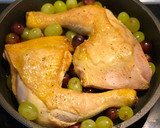 Foto del paso 5 de la receta: Pollo asado con uvas