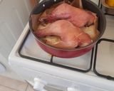 Són sült csirkecomb, sütőben sült krumpli, ubi salátával recept fázis 5 fotója