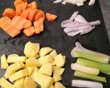 Une image de l'étape 1 de Curry rouge de légumes.