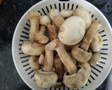 A picture of step 1 of Creamy cheese mushroom.