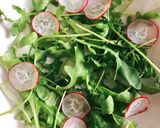 Hình bước làm 1 của món Salad Bò Xào, Cải Rocket, Trái Cây & Phô Mai Burrata Sốt Balsamic Mù Tạt