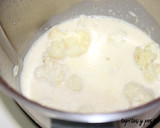 Foto del paso 4 de la receta: Crema de coliflor con uvas y almendras