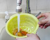 粟米甘筍豬𦟌湯的食譜步驟1照片
