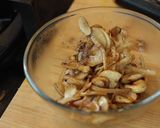 Foto langkah ke 1 dari resep Mushroom Omelette.