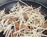 Foto del paso 2 de la receta: Higadito Salteado con Moyashi Cebollita China!