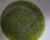 Une image de l'étape 4 de L'huile de chef au basilic éclatante.