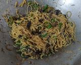 Foto langkah ke 4 dari resep Tumis Soun Jamur Kuping.