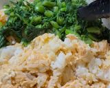 A picture of step 6 of Salmon and Garland Chrysanthemum Rice Balls.