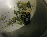 A picture of step 2 of Timator ki bhune wi chutney.