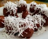 Foto del paso 2 de la receta: UCHUVAS Y 🍓FRESAS vestidas de Chocolate y🥥Coco...!
