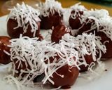Foto del paso 2 de la receta: UCHUVAS Y 🍓FRESAS vestidas de Chocolate y🥥Coco...!