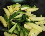 উচ্ছে আলু সর্ষে দিয়ে চচ্চড়ি (uchche aloo diye chorchori recipe in Bengali) রেসিপির ধাপ 2 ছবি