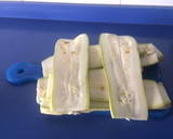 Foto del paso 1 de la receta: Rollitos de calabacín rebozado y relleno
