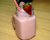 A picture of step 3 of Strawberry🍓 milkshake.
