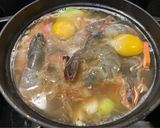 A picture of step 4 of Shrimp and Loofah Yi Mein Noodle Soup.