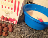 Foto del paso 4 de la receta: Bizcocho con Trufas de Fresa y Arándanos