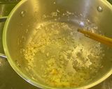 Hình bước làm 2 của món Gà xào sả ớt