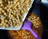 A picture of step 5 of Chana tikka masala.