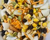Foto del paso 5 de la receta: ENSALADA CROCANTE DE ZANAHORIA, HUEVO Y PASAS DE UVA 🍇 🥗🥚🥗🥕 (CON MIX DE FRUTOS SECOS) 🥗🥜🫘🌰🥗
