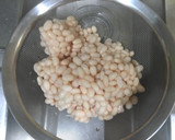 Foto del paso 2 de la receta: Alubias con chirlas y merluza