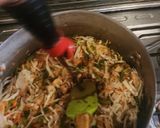 A picture of step 3 of Chicken Chow mein.