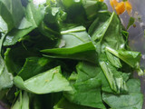 Sopa de verduras con carcasa de pollo
