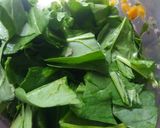 Foto del paso 2 de la receta: Sopa de verduras con carcasa de pollo