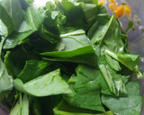 Foto del paso 2 de la receta: Sopa de verduras con carcasa de pollo