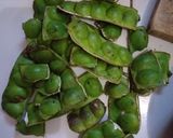 Foto langkah ke 1 dari resep Sambal goreng pete rebon.