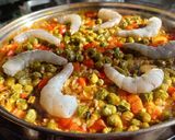 Foto del paso 4 de la receta: Arroz con surtido de mariscos en conserva tipo paella 🥘