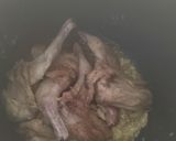 Foto del paso 3 de la receta: Conejo al ajillo con salsa de vino