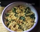 Foto langkah ke 6 dari resep Poached Egg (Telur Ceplok Rebus) dengan Mie Goreng.