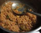 A picture of step 5 of Spicy maggi noodles.