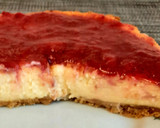 Foto del paso 4 de la receta: Tarta de Queso con confitura de fresas