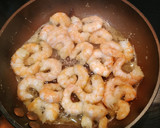 Foto del paso 1 de la receta: Tostas de langostinos