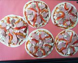 Foto del paso 3 de la receta: Pizza casera en tortillas rapiditas Bimbo