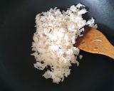 รูปขั้นตอนการทำที่ 4 ของ ไข่เจียวสมุนไพรใบเนียมหูเสือ