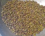 பச்சை பயிறு லட்டு (Green Gram Ladoo recipe In Tamil) ரெசிபி ஸ்டேப் 1 புகைப்படம்